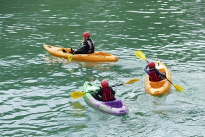 práctica deportiva en el agua