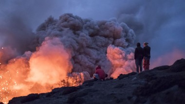The North Face afronta el reto de descender un volcán