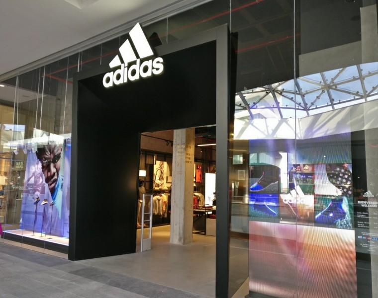Adidas abre metros en Puerto Venecia - Diffusion Sport