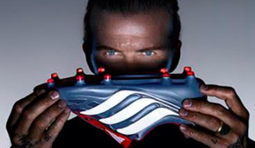 Vuelven las míticas botas de fútbol Predator de Adidas con Beckham y Zidane como imagen