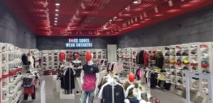Base abre su duodécima tienda Wanna Sneakers en Alicante