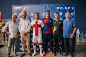 Kelme presenta las nuevas equipaciones de la SD Huesca