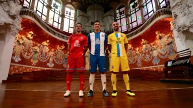 Kelme presenta las equipaciones del Espanyol en un singular escenario