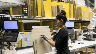 Amazon ignora los malos augurios y anuncia 2.000 nuevos empleos en España