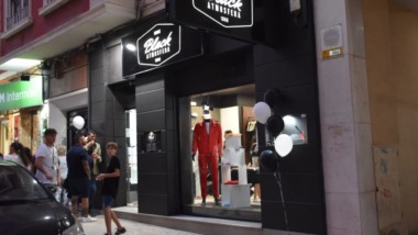 Alicante asiste a la inauguración de una tienda Black Atmósfera