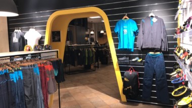 Goma2 abre una tienda de escalada junto a La Sportiva