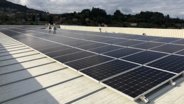 La filial ibérica de New Balance instala una planta fotovoltaica en su sede