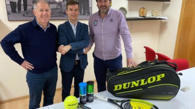 Dunlop sella dos décadas de alianza con la Federación Madrileña de Tenis