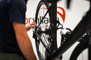 Deporvillage abre taller de bicicletas