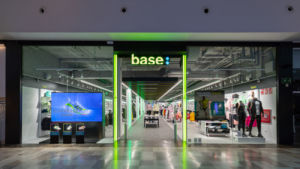 nueva tienda Base en el centro comercial La Gavia