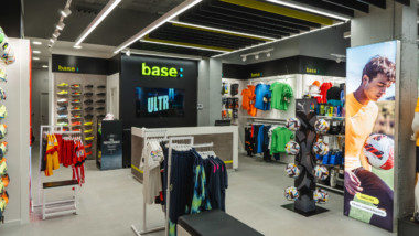 Base estrena local en Las Palmas y remodela tres tiendas