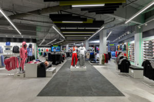 Base abre nueva tienda en Mosteros