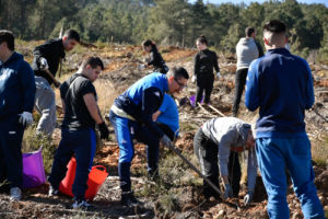 Kappa participa en la reforestación del monte junto al Deportivo de La Coruña
