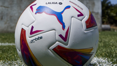 Puma pone en el terreno de juego el nuevo balón de Laliga