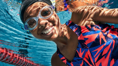 Speedo mejora la experiencia de los jóvenes nadadores con sus gafas Biofuse 2.0 Junior