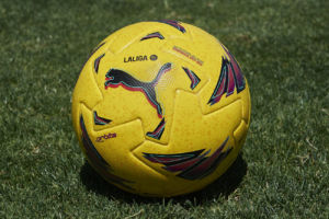 Puma pone en juego el balón de invierno, el Orbita Yellow Ball