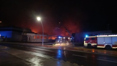Un incendio arrasa las instalaciones de Chiruca